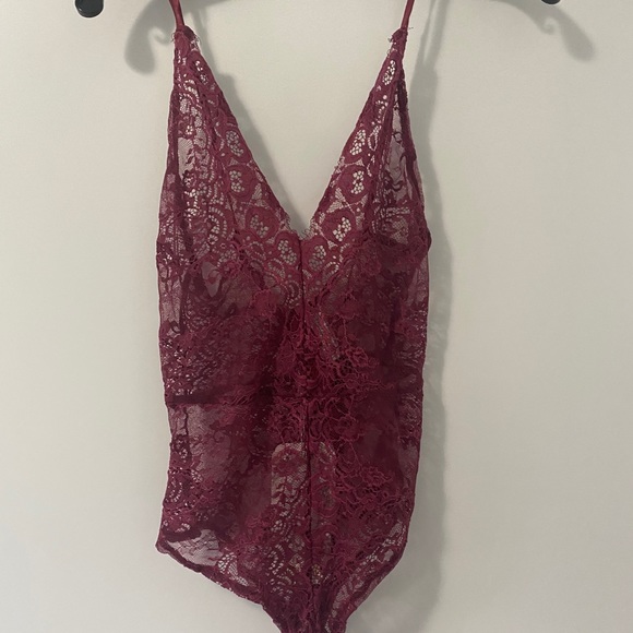 Oh Polly SHEER WE GO FLORAL LACE BODYSUIT - Picture 2 of 5